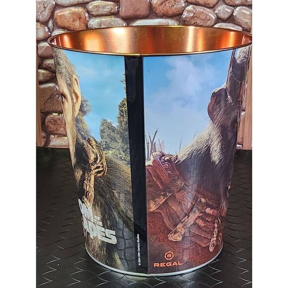 Kingdom of The Planet of The Apes” Souvenir Popcorn Bucket, Regal Cinemas - Picture 4 of 7